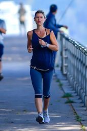 Claire Danes - Going For a Run in NY 10/08/2020