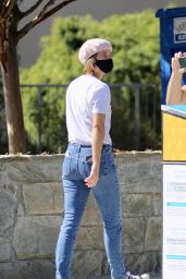 Cobie Smulders Street Style - Los Angeles 10/14/2020