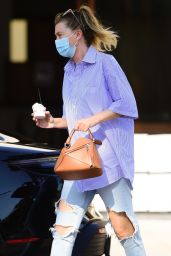Ellen Pompeo in Ripped Jeans at McConnell’s Fine Ice Creams in Studio City 10/13/2020