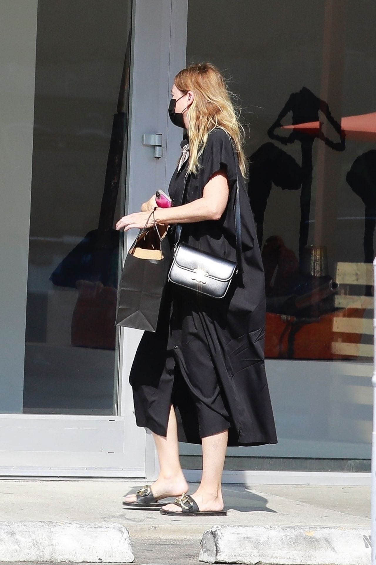 ellen-pompeo-out-in-la-10-17-2020-9.jpg