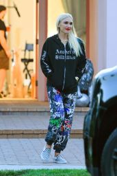 Gwen Stefani Wearing an "Anaheim Hilbilies" Hoodie" - Woodland Hills 10/01/2020