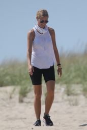 Gwyneth Paltrow - Exercise in the Hamptons 09/07/2020