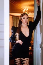 Hailee Steinfeld Photos and Video 10/18/2020