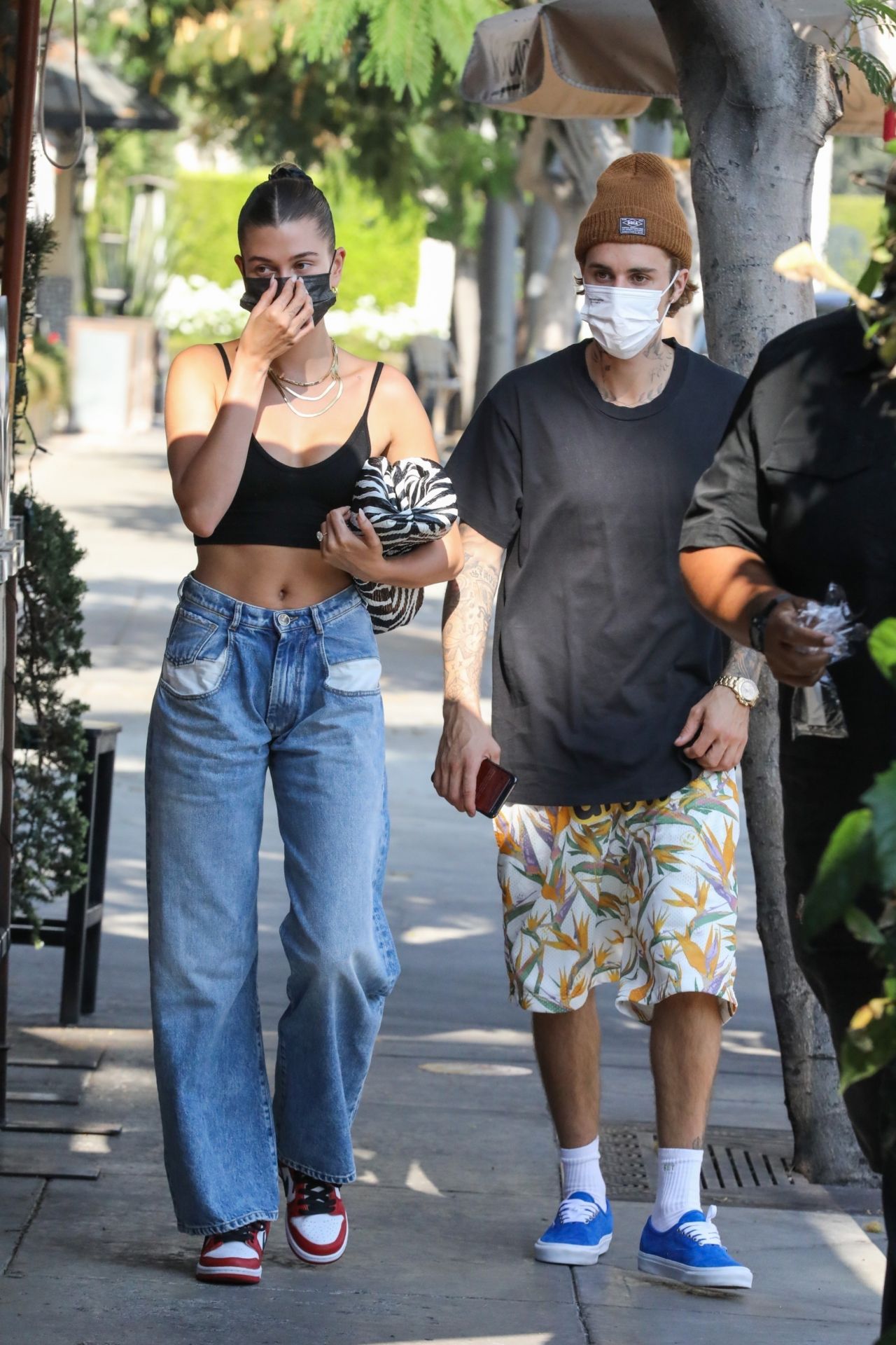 hailey-bieber-and-justin-bieber-at-il-pastaio-in-beverly-hill-10-06-2020-1.jpg