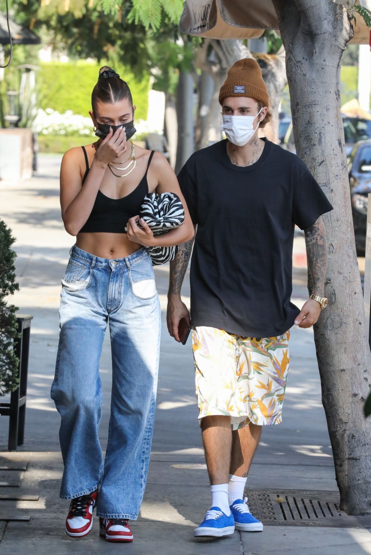 hailey-bieber-and-justin-bieber-at-il-pastaio-in-beverly-hill-10-06-2020-5.jpg