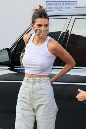 Hailey Bieber and Kendall Jenner - Shopping in Los Angeles 10/07/2020