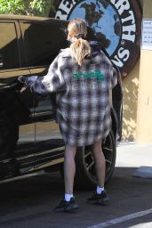 Hailey Bieber at Earth Bar in West Hollywood 10/27/2020