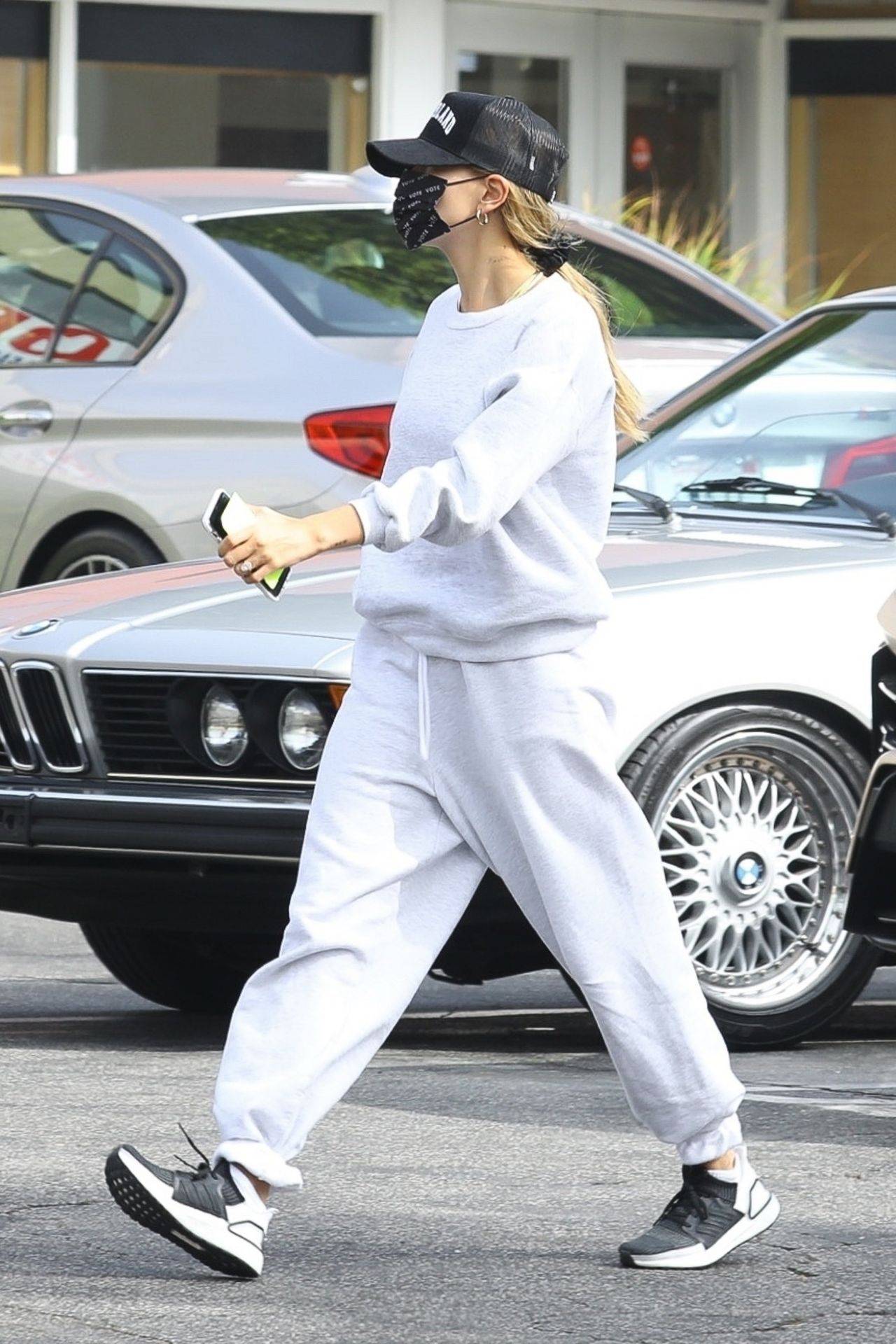 hailey-bieber-in-casual-outfit-los-angeles-10-20-2020-12.jpg
