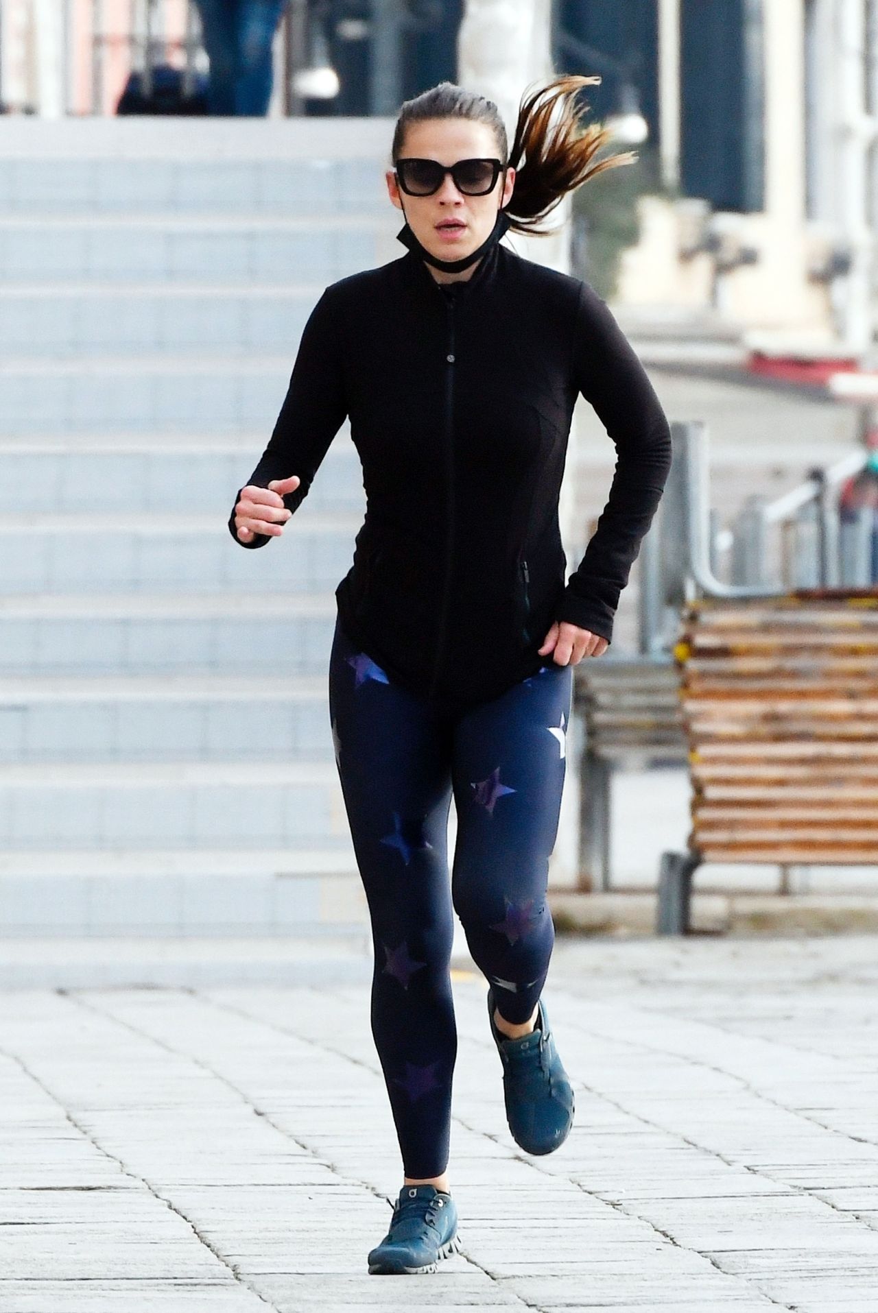 Hayley Atwell - Out Jogging in Venice 10/29/2020 • CelebMafia