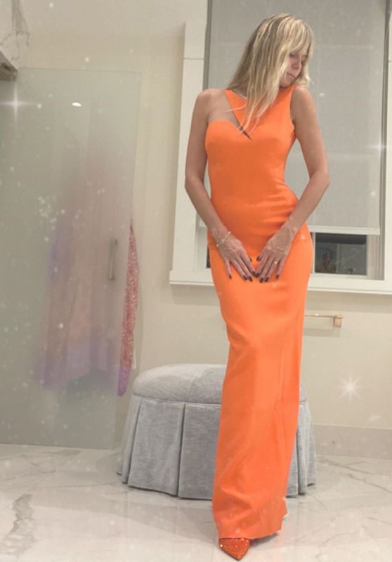 Heidi Klum Outfit – Instagram 10/05/2020 (IV)