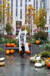 Irina Baeva - Walking Around in Midtown, Manhattan 10/13/2020