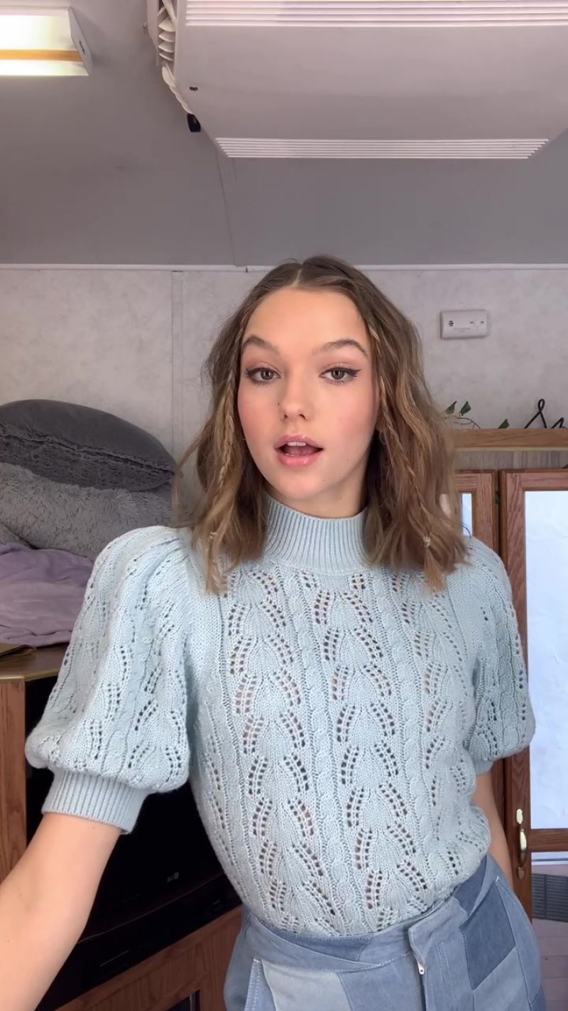 Jayden Bartels Photos 10/21/2020 • CelebMafia