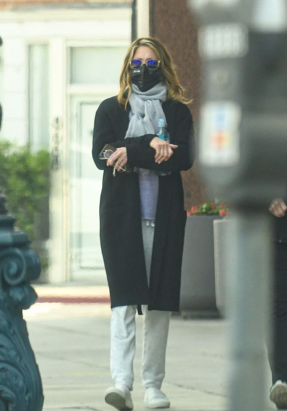 Jennifer Aniston – Out in Beverly Hills 10/21/2020