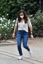 Jennifer Garner - Check On the Construction of Her New Property in Brentwood 10/22/2020