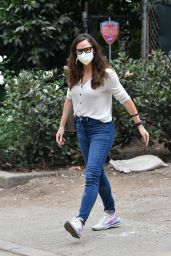 Jennifer Garner - Check On the Construction of Her New Property in Brentwood 10/22/2020