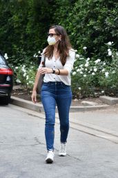 Jennifer Garner - Check On the Construction of Her New Property in Brentwood 10/22/2020