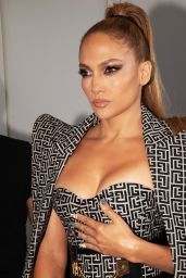 Jennifer Lopez Outfit - Instagram 10/12/2020