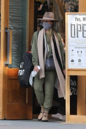 Jessica Alba - Shopping at Urban Outfitters in LA 10/25/2020