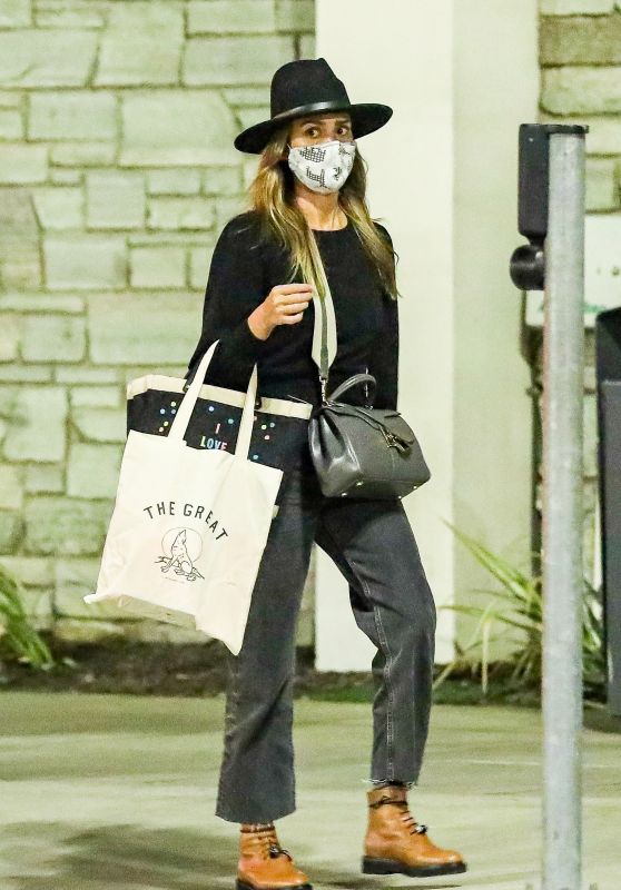Jessica Alba - Shops for Halloween Costumes in Westwood 10/27/2020
