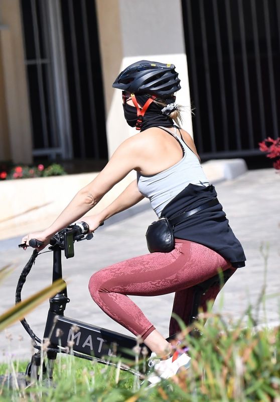 Kate Hudson - Rides Her Bicycle in Brentwood 10/29/2020
