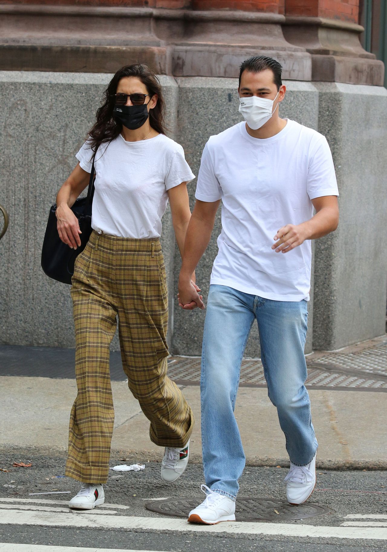 katie-holmes-and-emilio-vitolo-jr.-riding-the-downtown-subway-train-in-manhattan-10-01-2020-2.jpg