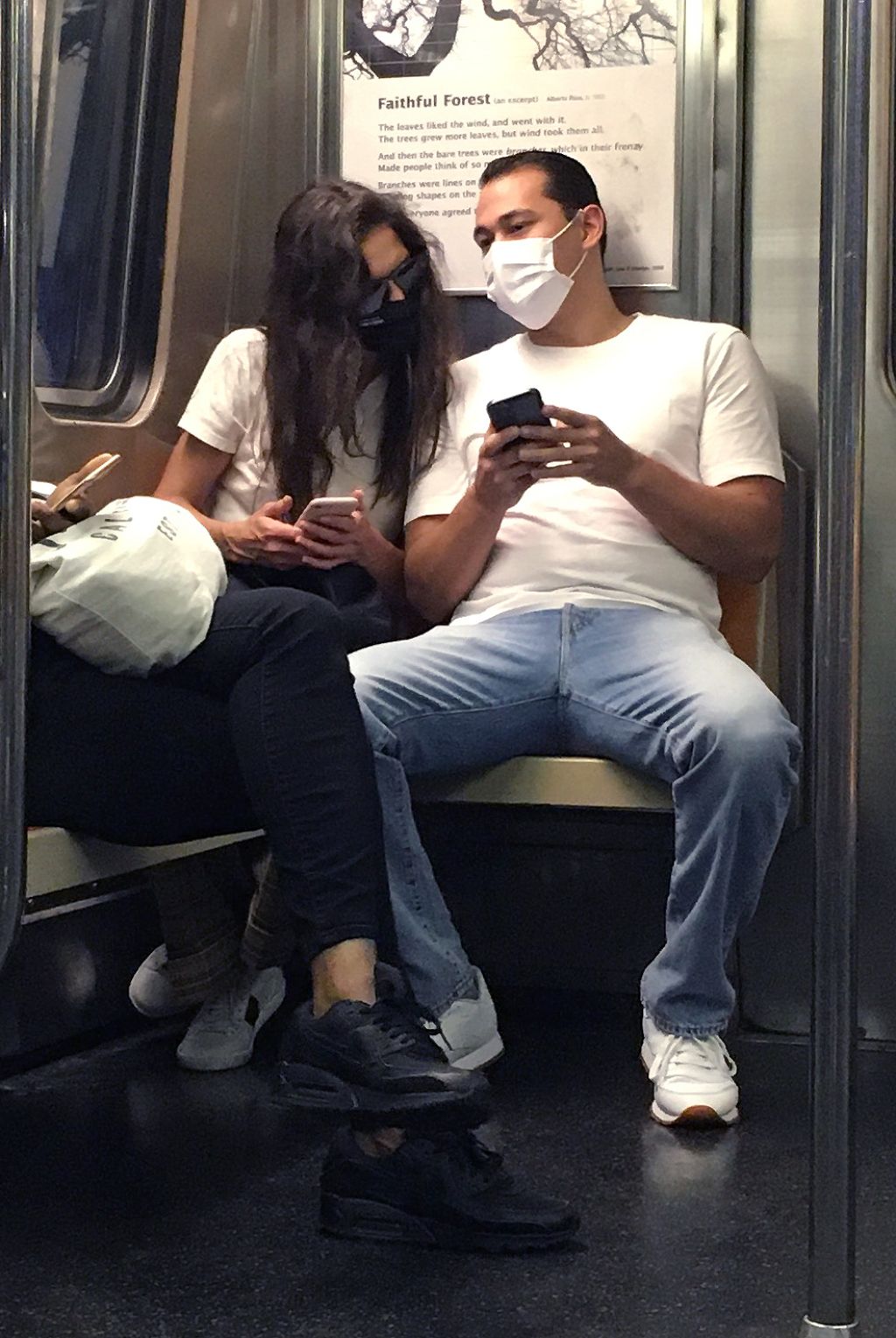 katie-holmes-and-emilio-vitolo-jr.-riding-the-downtown-subway-train-in-manhattan-10-01-2020-6.jpg