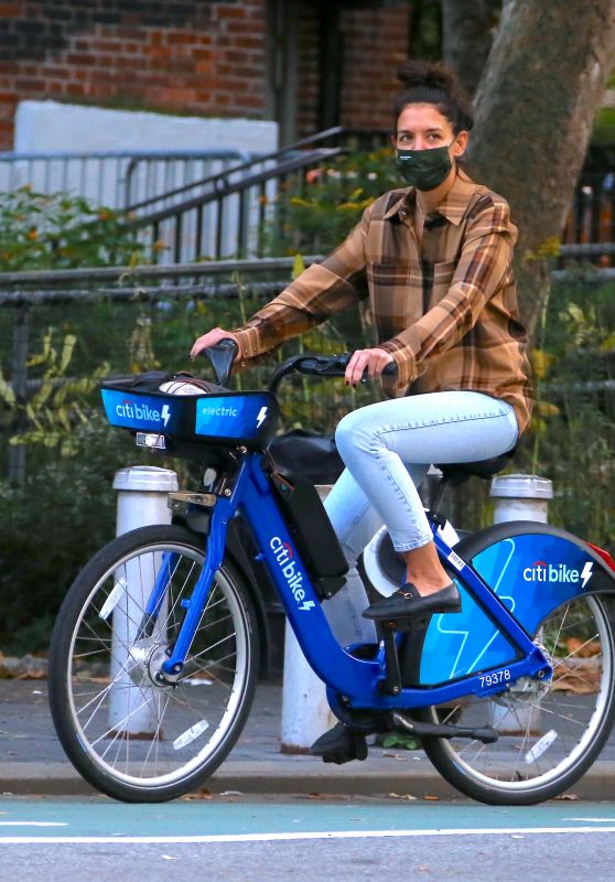 Katie Holmes - Riding Electric Citi Bike in the Lower Manhattan, NY 10/20/2020