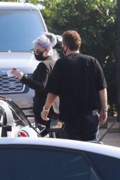 Kelly Osbourne - Meeting With Jeff Beacher in Malibu 10/11/2020