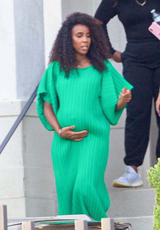 Kelly Rowland in a Green Dress - Leaving a Photoshoot in Brentwood 10/19/2020