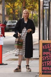 Kelly Rutherford at Kreation Organic Juicery in West Hollywood 10/22/2020