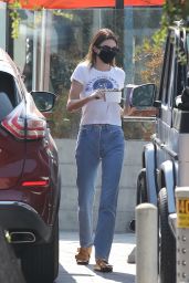 Kendall Jenner Picks up Food and a Fresh Juice Drink in Malibu 10/06/2020