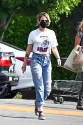 Kristen Stewart - Grocery Shopping With Girlfriend Dylan Meyer at Gelson
