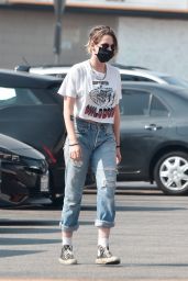 Kristen Stewart - Grocery Shopping With Girlfriend Dylan Meyer at Gelson