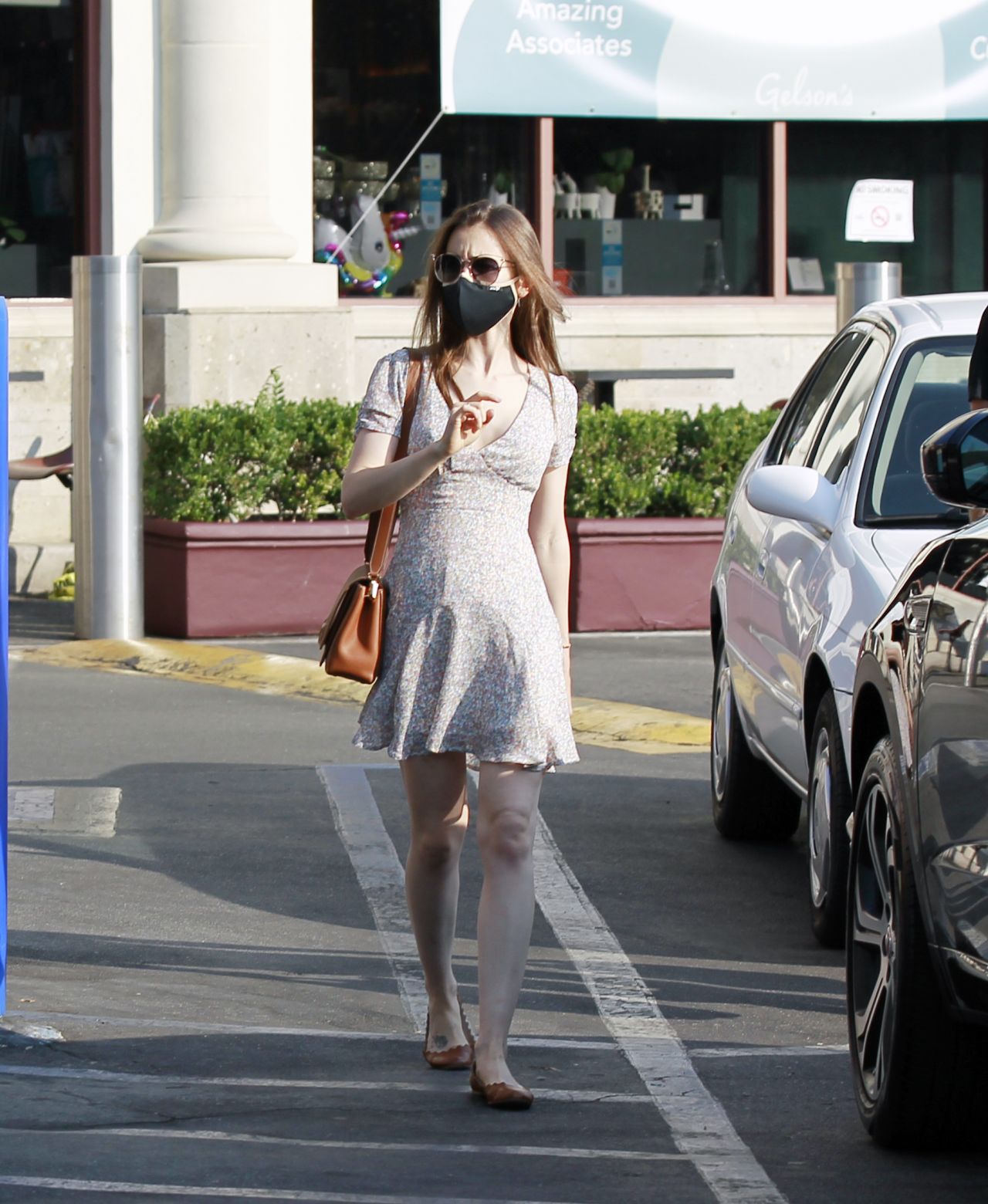 lily-collins-shopping-in-la-10-16-2020-5.jpg