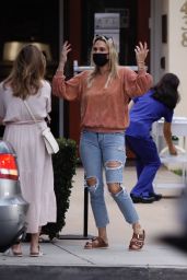 Molly Sims in Ripped Jeans - Santa Monica 10/24/2020 • CelebMafia