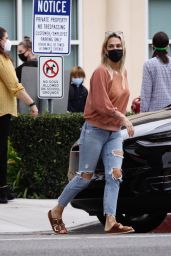 Molly Sims in Ripped Jeans - Santa Monica 10/24/2020 • CelebMafia