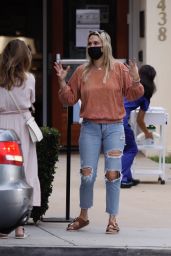 Molly Sims in Ripped Jeans - Santa Monica 10/24/2020 • CelebMafia