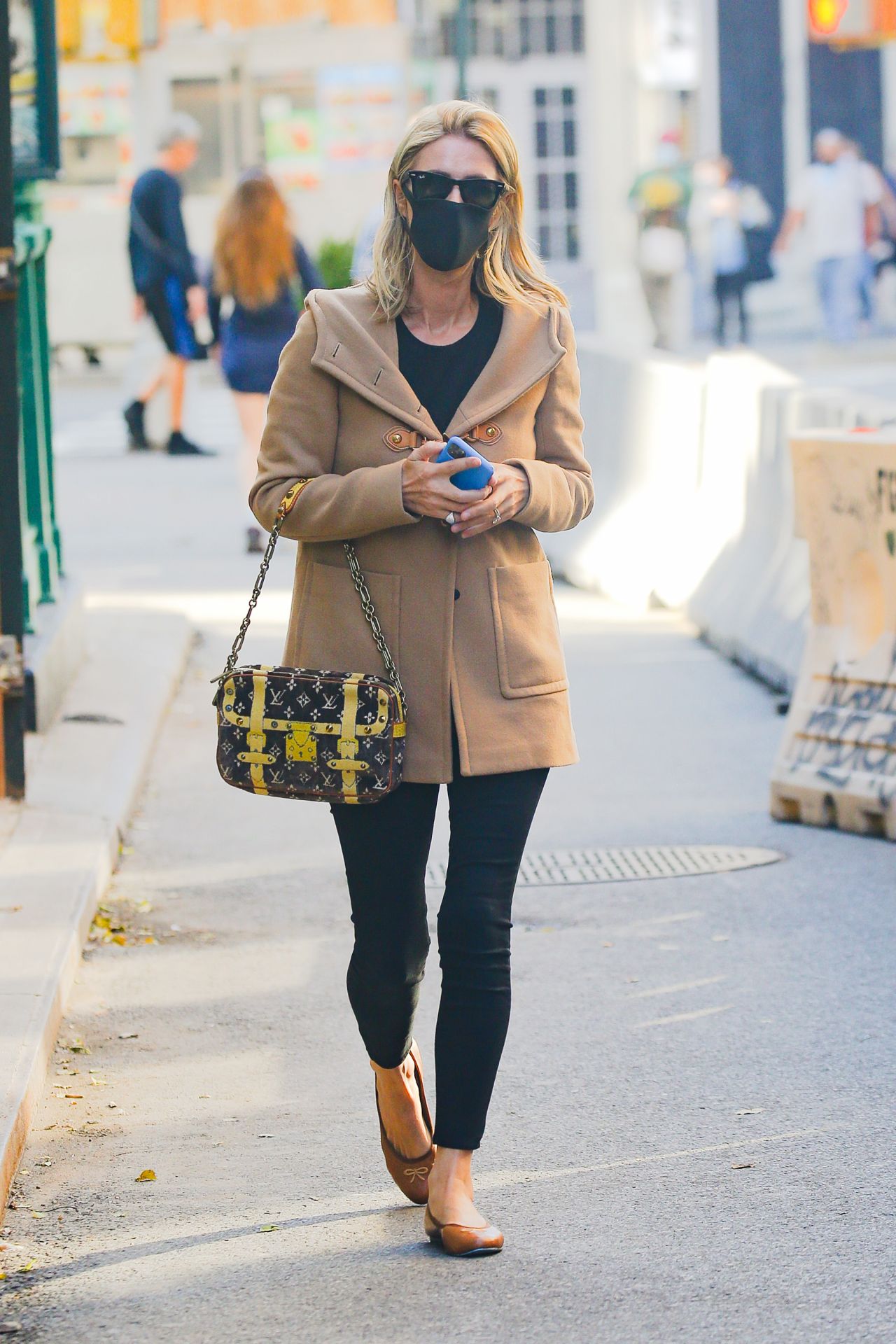 Nicky Hilton Carrying Her Louis Vuitton Handbag - NYC 10/10/2020 ...