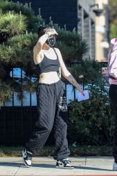 Noah Cyrus - Shopping for Jewelry at XIV Karats Store in Beverly Hills 10/30/2020