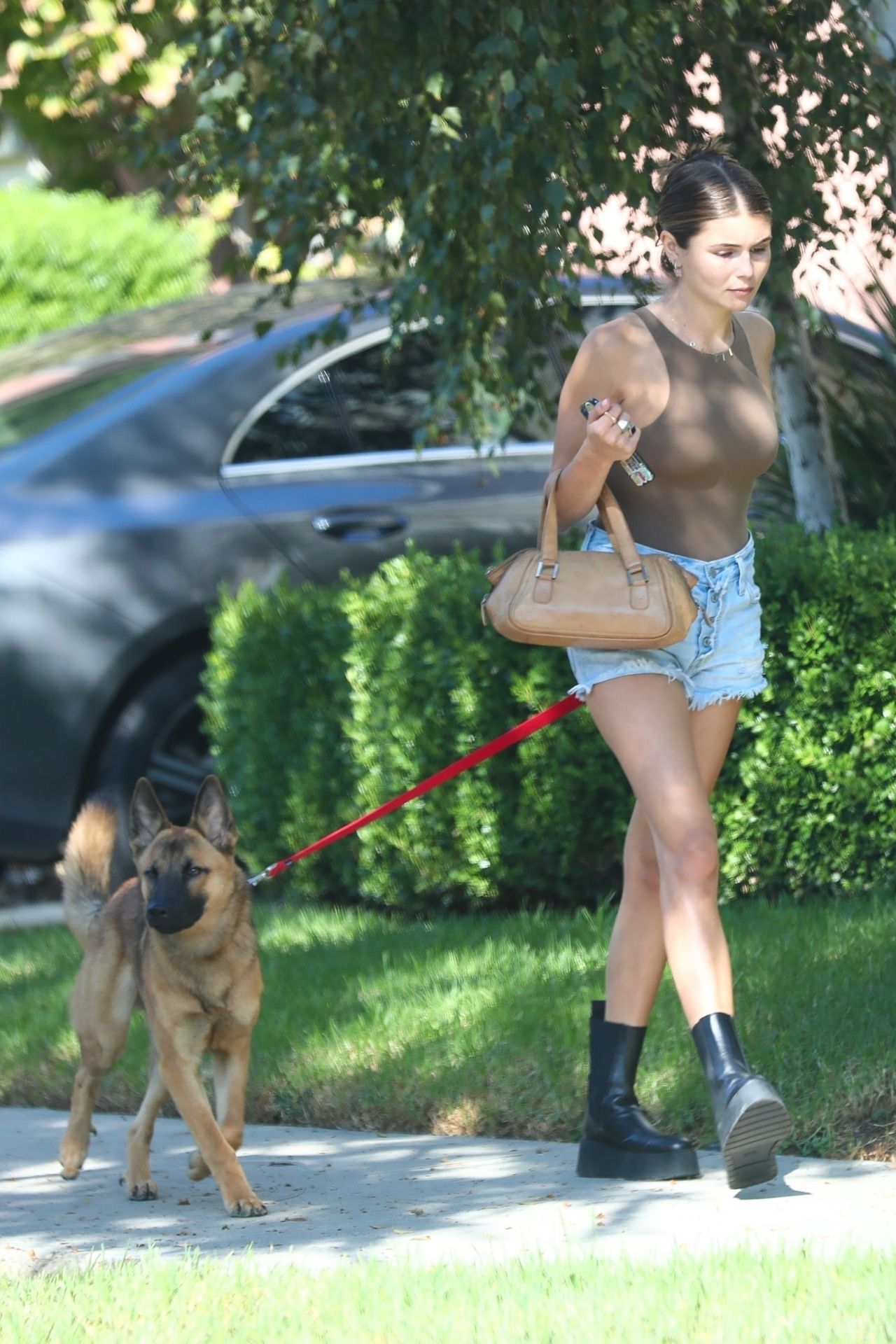 Olivia Jade - Walking Her Dog in LA 10/07/2020.
