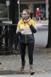 Rachael Leigh Cook - Celebrates Her 41st Birthday With a Starbucks in Vancouver 10/04/2020