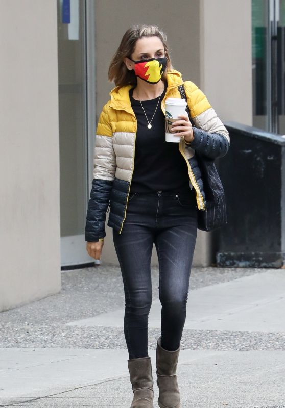 Rachael Leigh Cook Street Style - Vancouver 10/12/2020