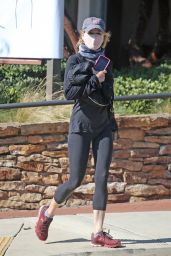 Renée Zellweger - Run Errands in Santa Monica 10/11/2020