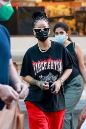 Rihanna Shopping at Ralphs and Bristol Farms in Beverly Hills 10/19/2020