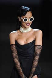Rihanna - Victoria