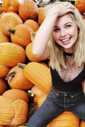 Sammi Hanratty Photos 10/23/2020 • CelebMafia