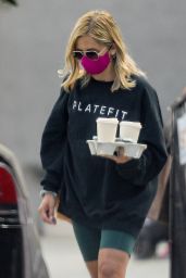 Sarah Michelle Gellar - Picks up Coffee in LA 10/06/2020