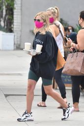 Sarah Michelle Gellar - Picks up Coffee in LA 10/06/2020