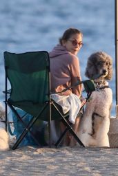 Teri Hatcher - Enjoying the Sunset at the Beach in Malibu 10/11/2020