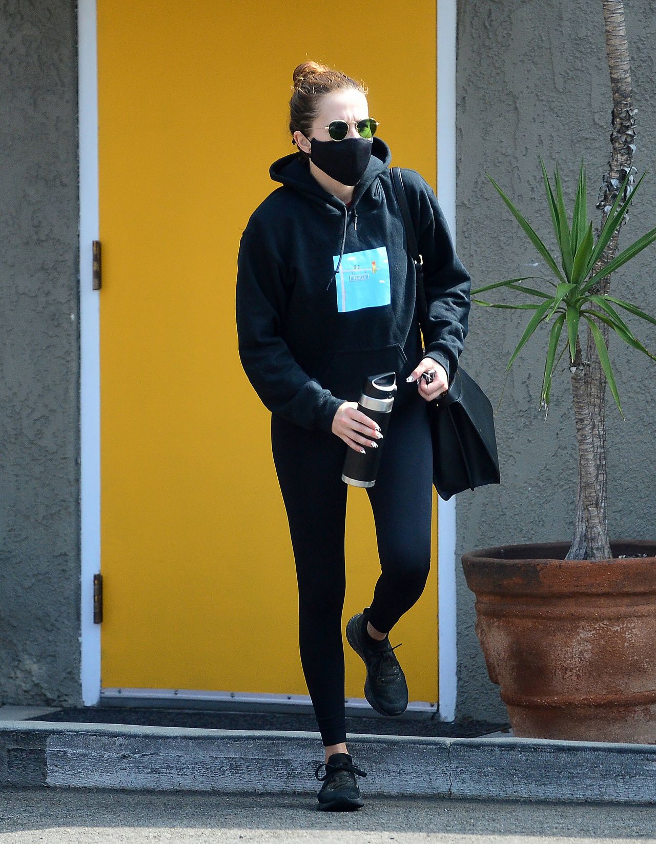 Zoey Deutch in Workout Gear - Leaving a Gym in LA 10/23/2020 • CelebMafia